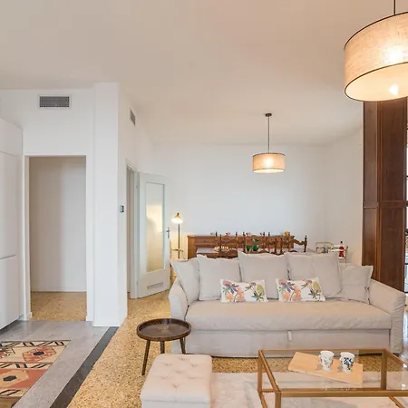 Guesthost - Bright & Scenic Flat 7km From Bellagio Апартаменты