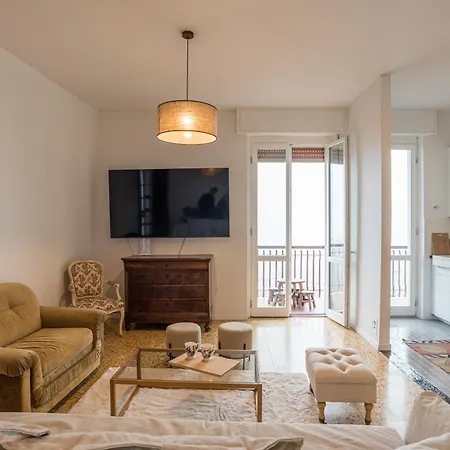 Guesthost - Bright & Scenic Flat 7km From Bellagio Чивенна