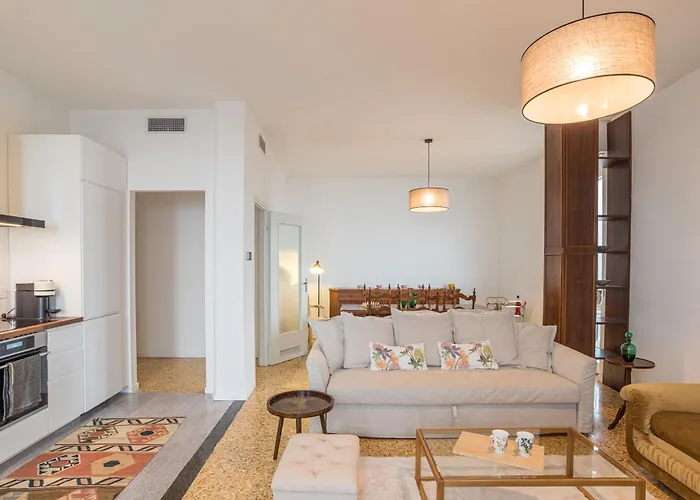 Guesthost - Bright & Scenic Flat 7km From Bellagio Апартаменты