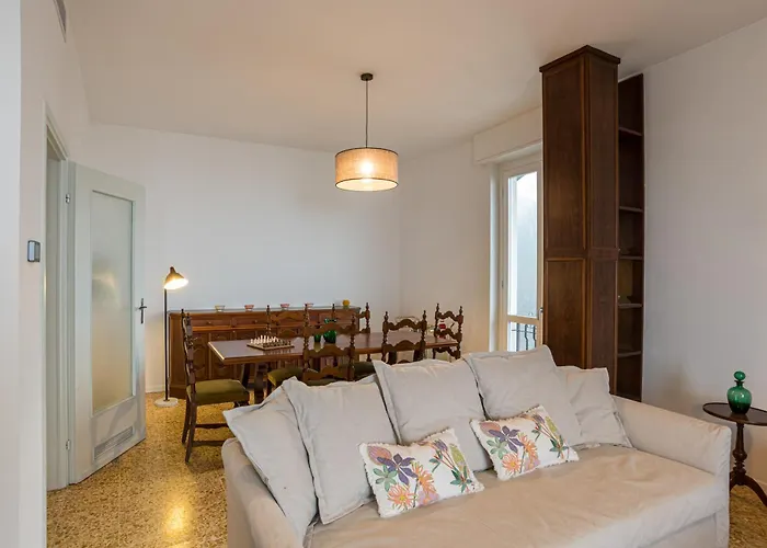 Guesthost - Bright & Scenic Flat 7km From Bellagio Apartmán