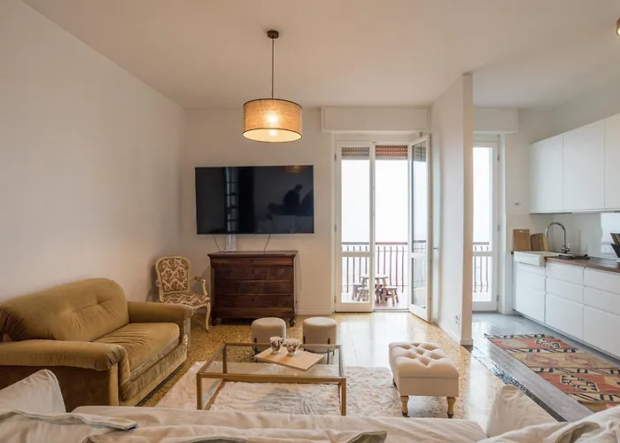 Guesthost - Bright & Scenic Flat 7km From Bellagio Чивенна