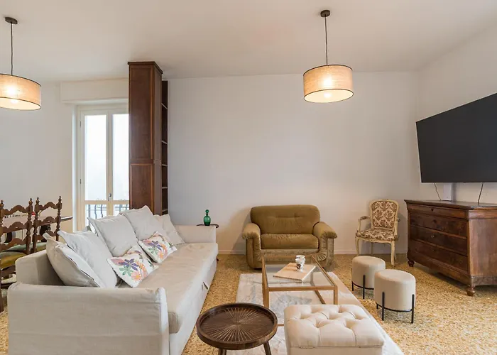 Guesthost - Bright & Scenic Flat 7km From Bellagio