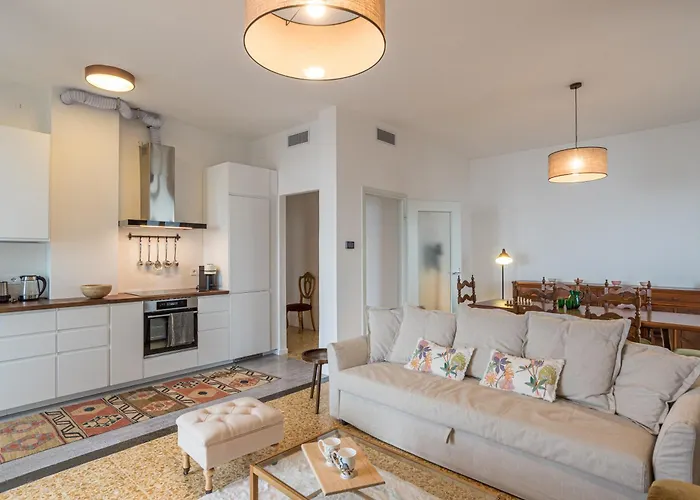 Guesthost - Bright & Scenic Flat 7km From Bellagio Апартаменты Чивенна