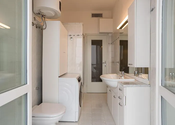 Guesthost - Bright & Scenic Flat 7km From Bellagio Чивенна