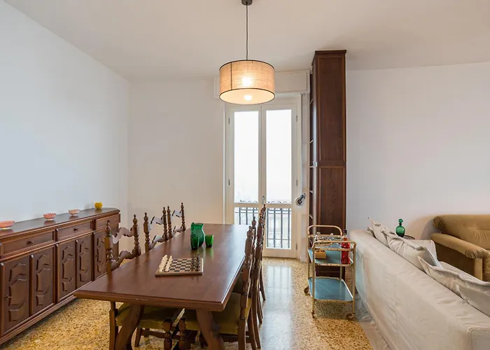 Guesthost - Bright & Scenic Flat 7km From Bellagio Апартаменты *